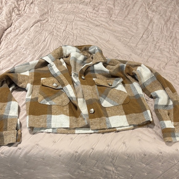 Jackets & Blazers - Cropped Plaid Shacket Jacket - Camel & Cream